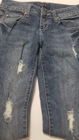 Earl distressed Jean's size 1 with crystals - Picture 5 of 8